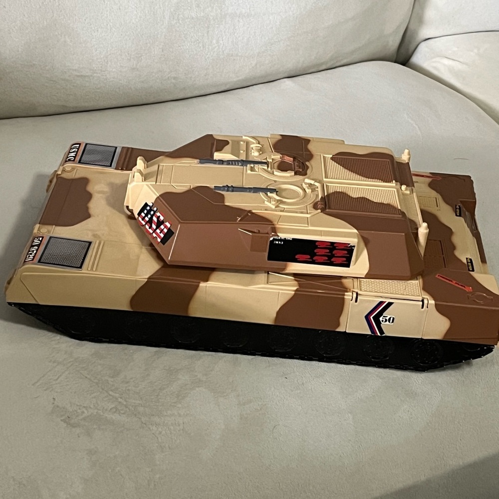 Micro Machines USMC Battle Tank Base With Vehicles